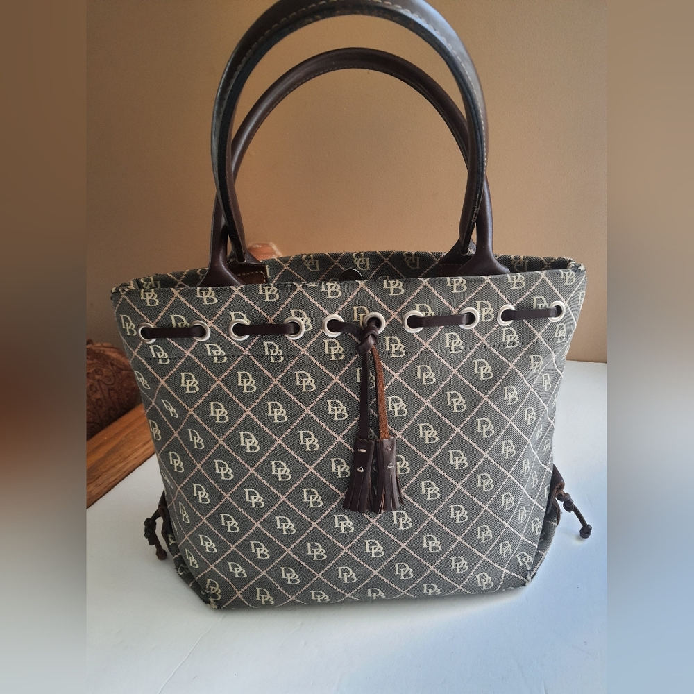 Dooney & Bourke Satchel bag